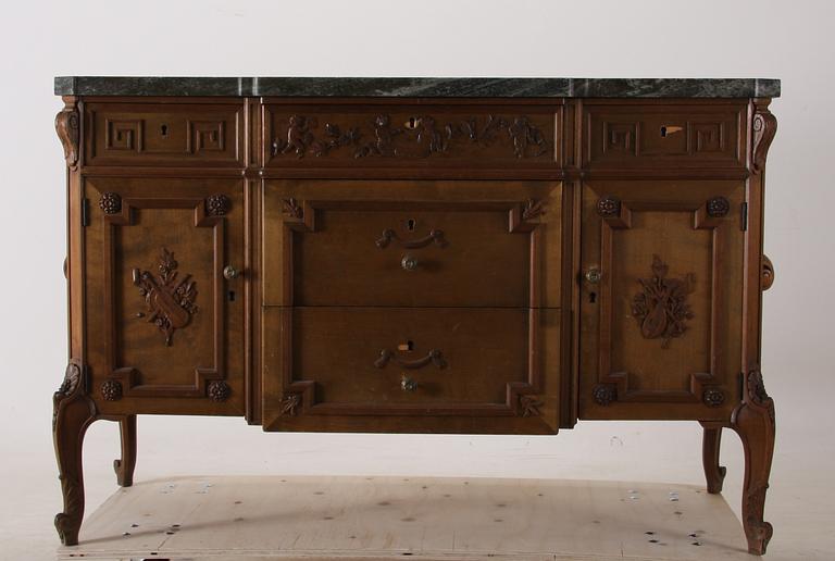 BYRÅ, gustaviansk stil, 1900-talets första hälft.