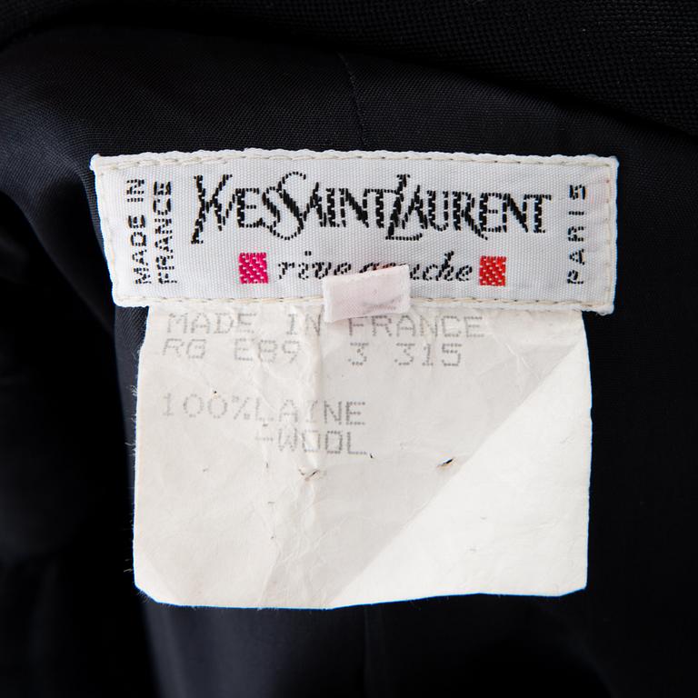 LADIES´ VINTAGE NAVY WOOL GABARDINE BLAZER size 42(FR).