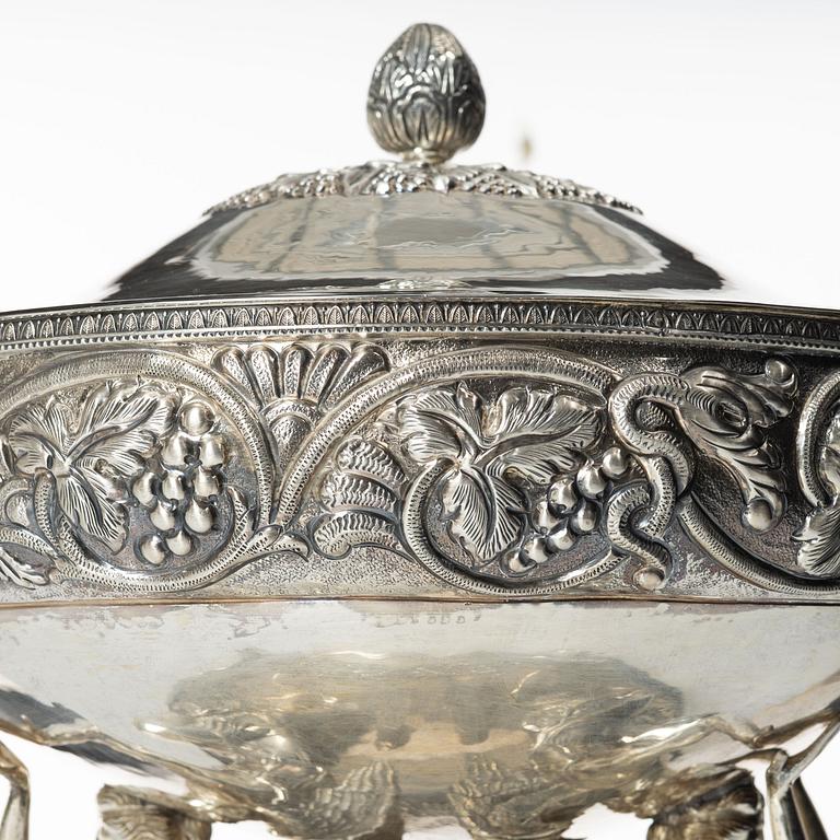 Large covered centerpiece bowl, silver, Empire style, 20th Century.