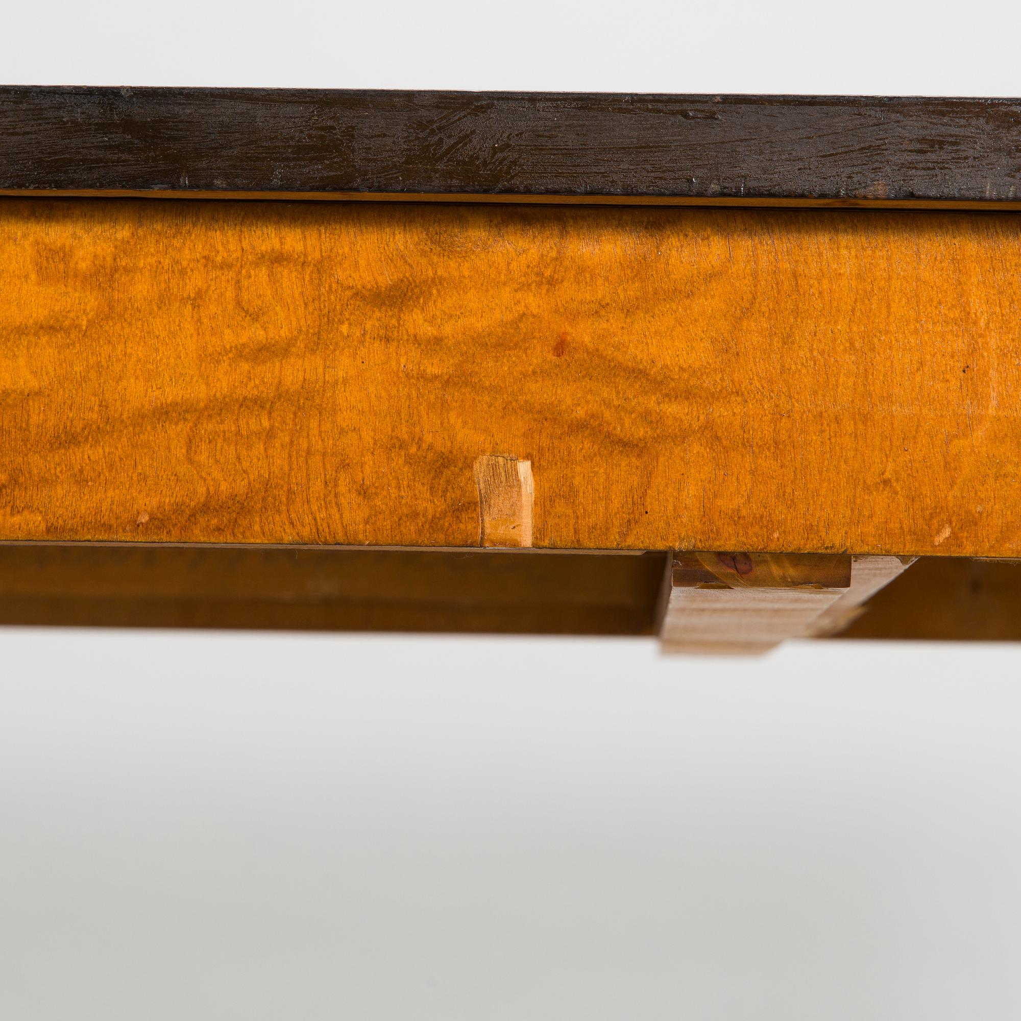 A 1920s/30s century dining table and set of 6 + 2 chairs.