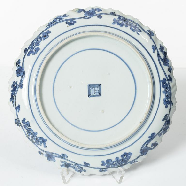 Tallrikar, fem stycken, porslin, Arita, Japan, Edo (1603-1868).