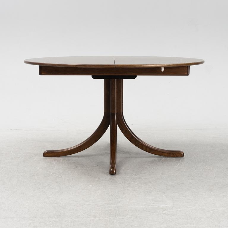 An oak dining table, AB Eriksson & Söner, Vrena, end of the 20th century.