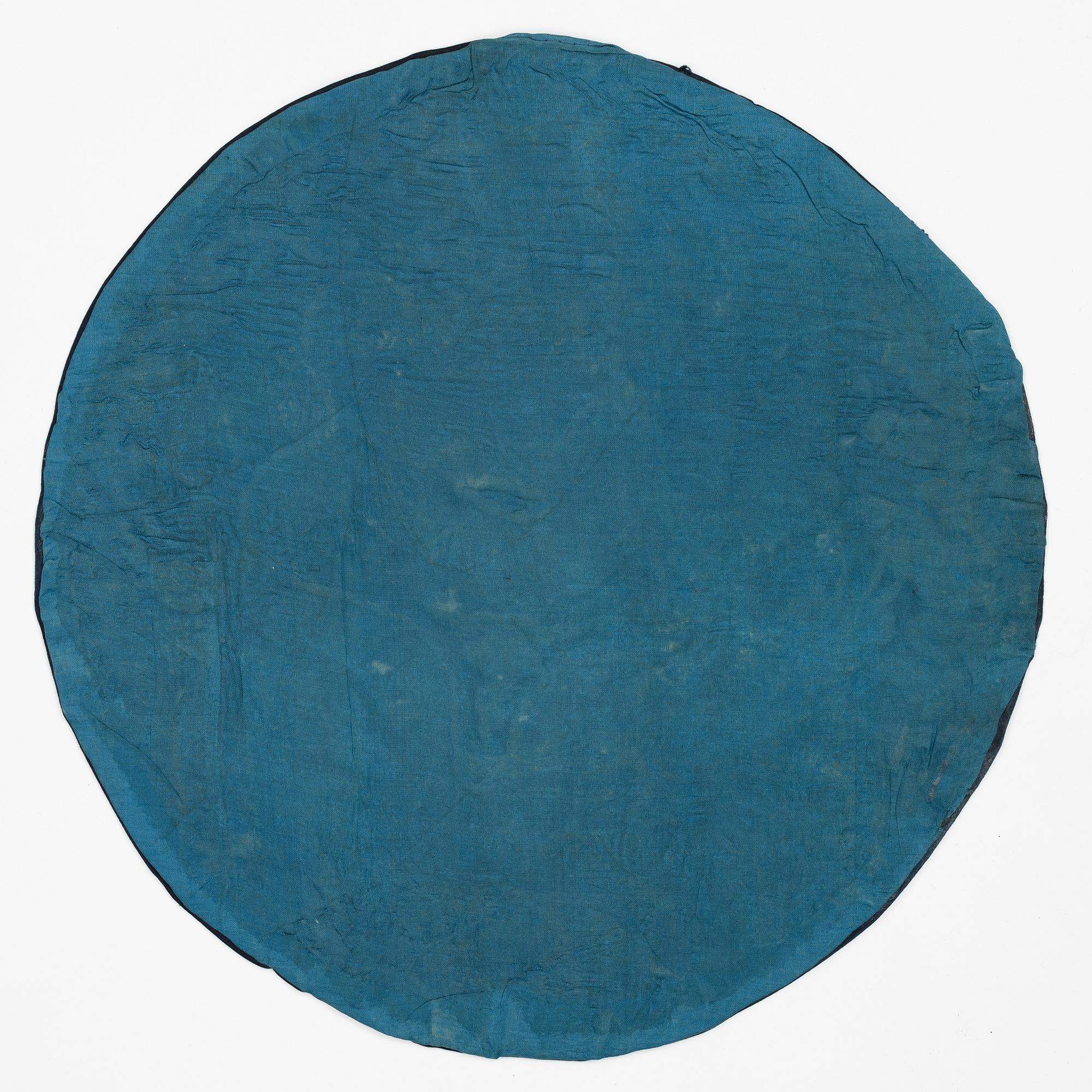 A 'five clawed dragon' roundel, Qing dynasty, Qianlong (1736-95).