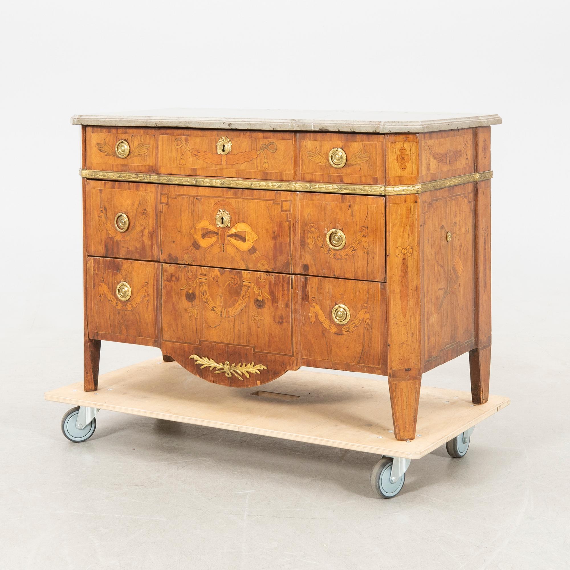 Chest of drawers, attributed to Jonas Hultsten (master in Stockholm 1773-1794), Gustavian.