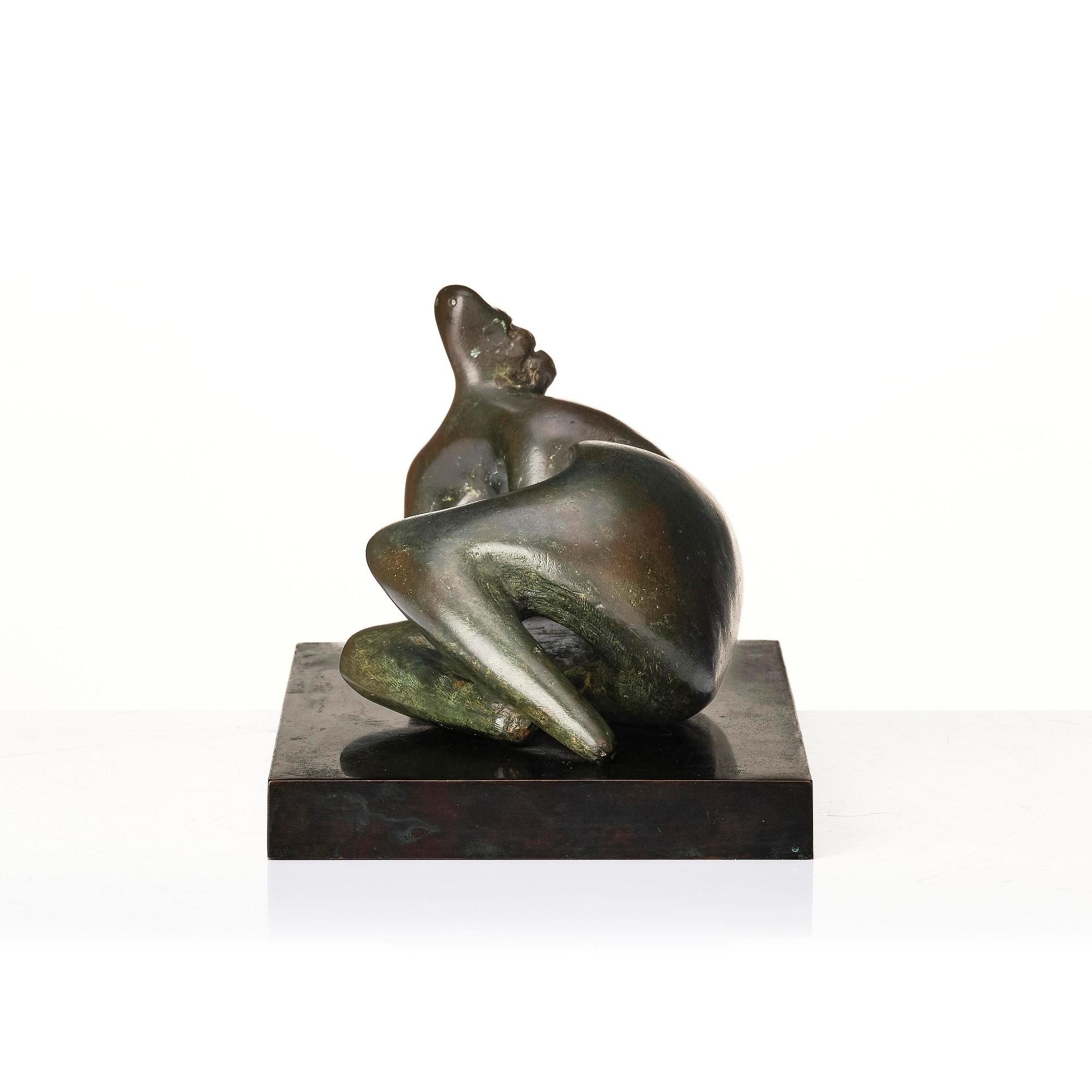 Henry Moore, "Reclining Figure Curved: Smooth".