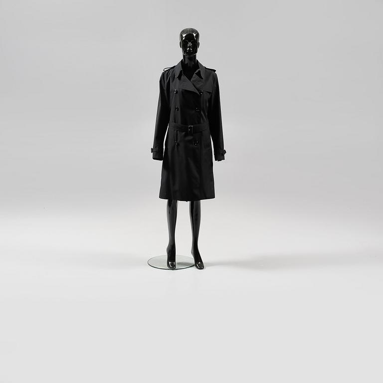 BURBERRY, trenchcoat.