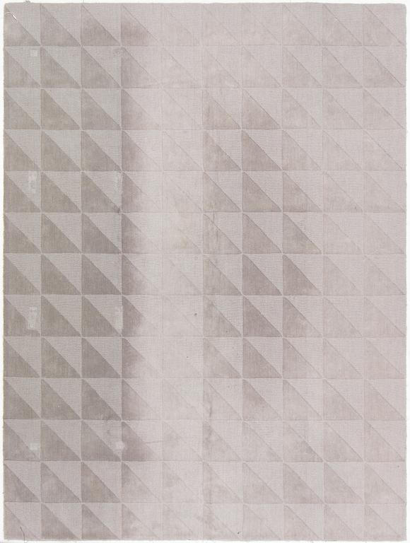 Carpet. Layered, approx. 400 x 300 cm.