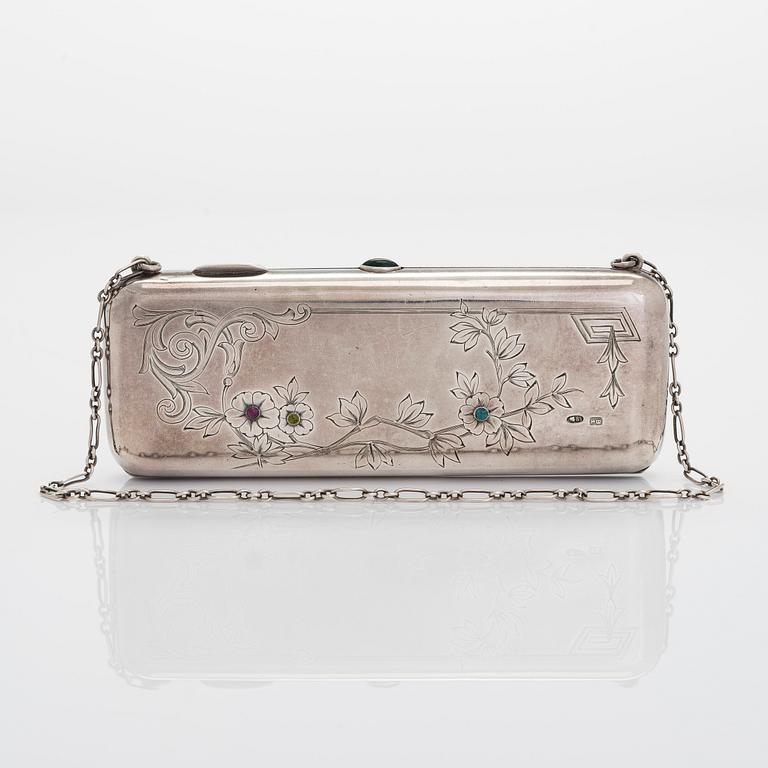 Aftonväska, silver, med färgade stenar, Moskva 1908-1926.