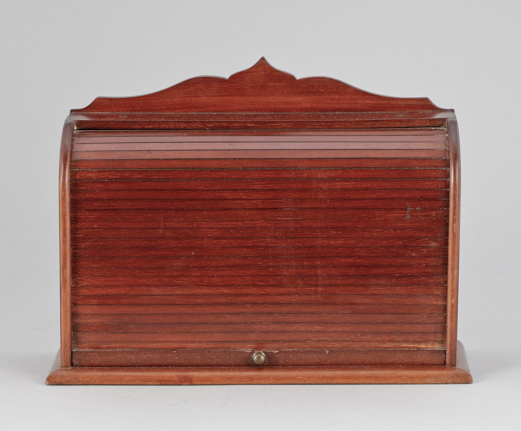 PIPSCHATULL MED PIPOR, brickmärkt Alfred Dunhill, London, tidigt 1900-tal.