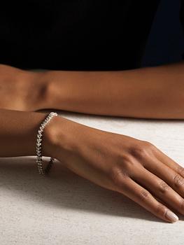 Armband 18K vitguld med hjärtformade briljantslipade diamanter.