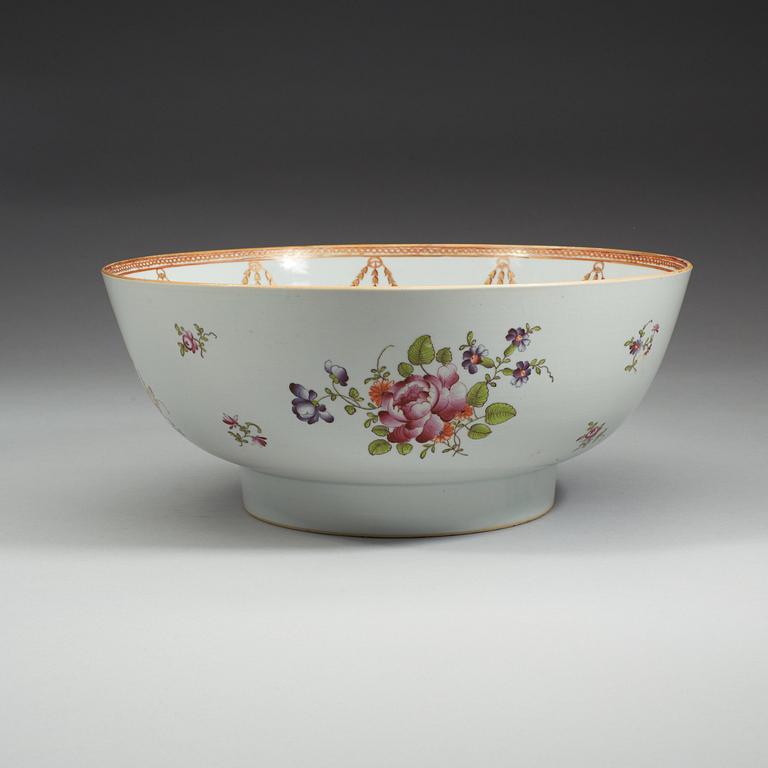 A famille rose punch bowl, Qing dynasty, Qianlong (1736-95).