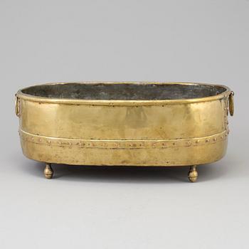 A brass wine cooler, 17th-/18th century-.
