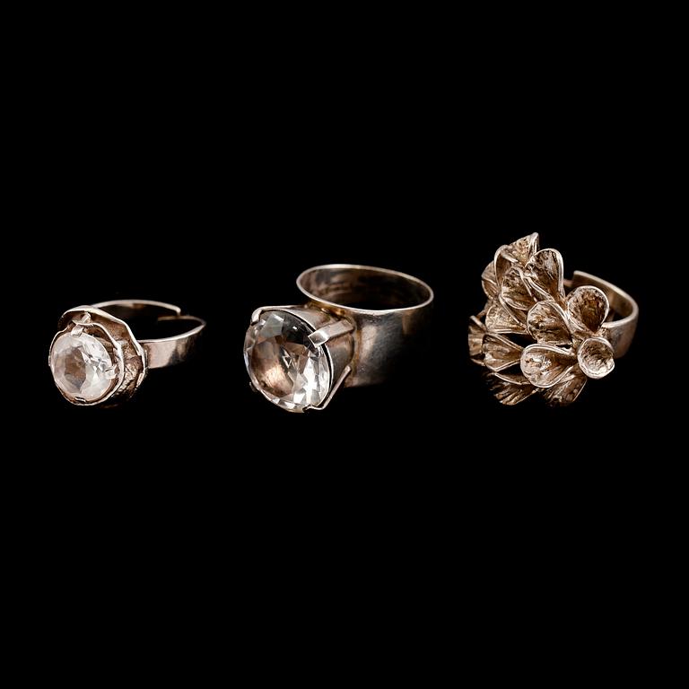 RINGAR, 3 st, silver och bergkristall, 1900-talets andra hälft.