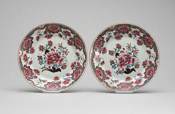 336. A pair of famille rose dinner plates, Qing dynasty (Qianlong 1736-95).