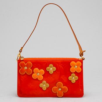 LOUIS VUITTON, A 'Vernis Lexington Fleurs Pochette'.