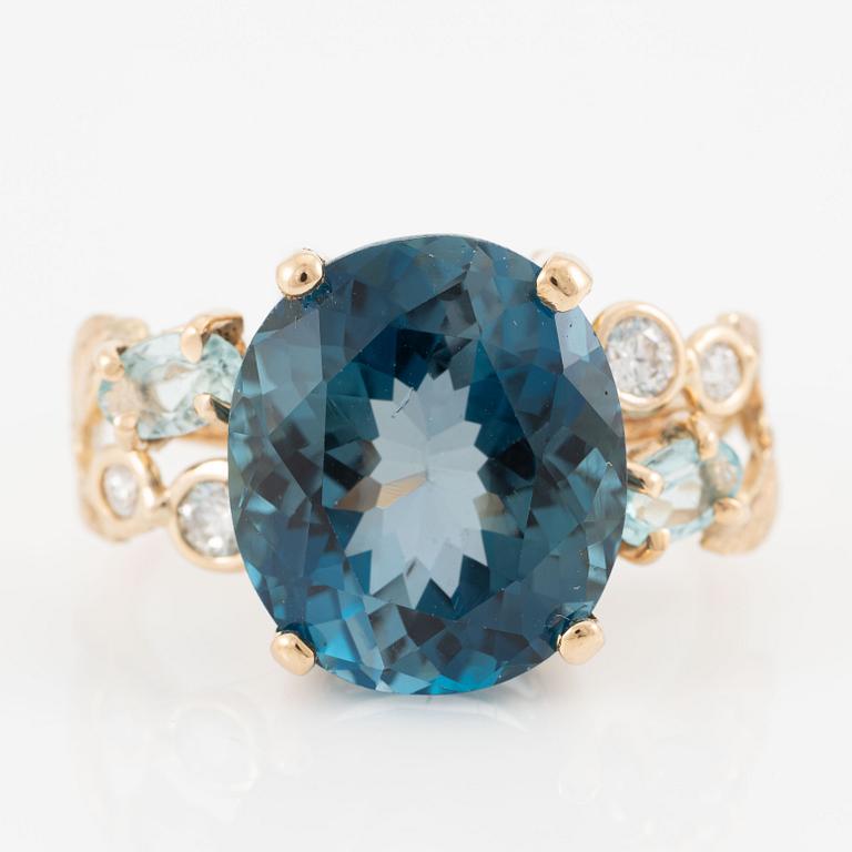 Ring with blue topaz, apatite, and brilliant-cut diamonds.