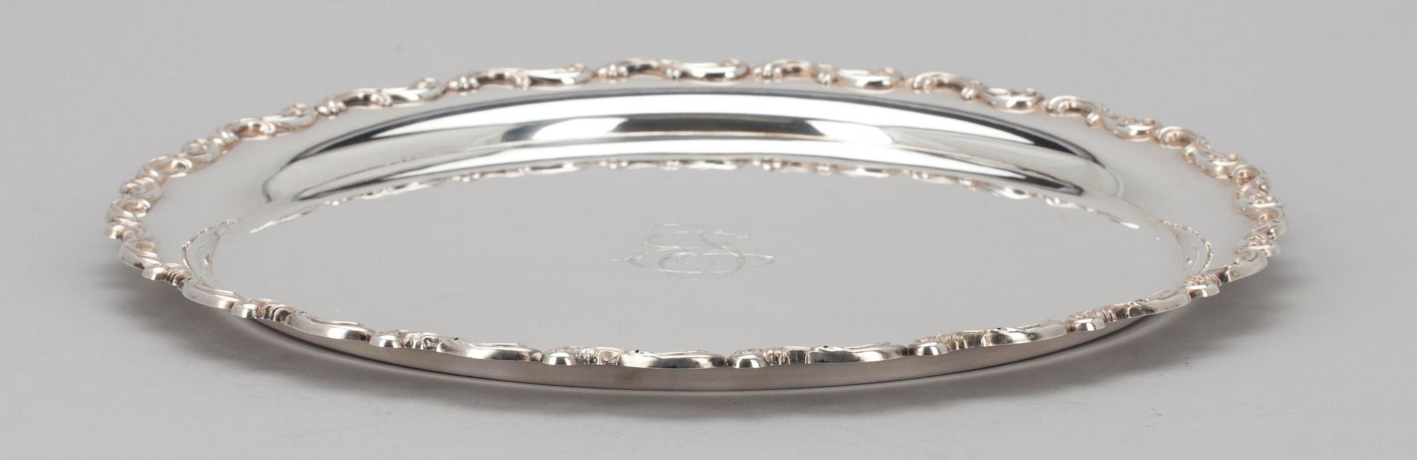 BRICKA, silver, Auran Kultaseppä, Åbo 1950. Vikt ca 666 g.