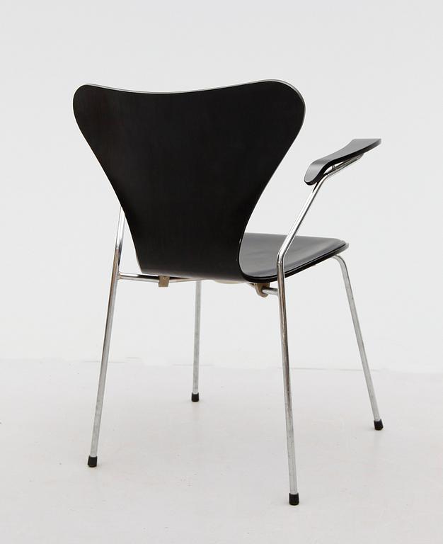 KARMSTOL, "3107", Arne Jacobsen för Fritz Hansen, Danmark, 1900-talets slut.