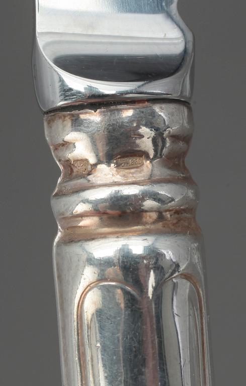 BORDSKNIVAR, 8 st, silver, gammalfransk modell, 1900-talets senare del. 735 gram inkl rostfria blad.