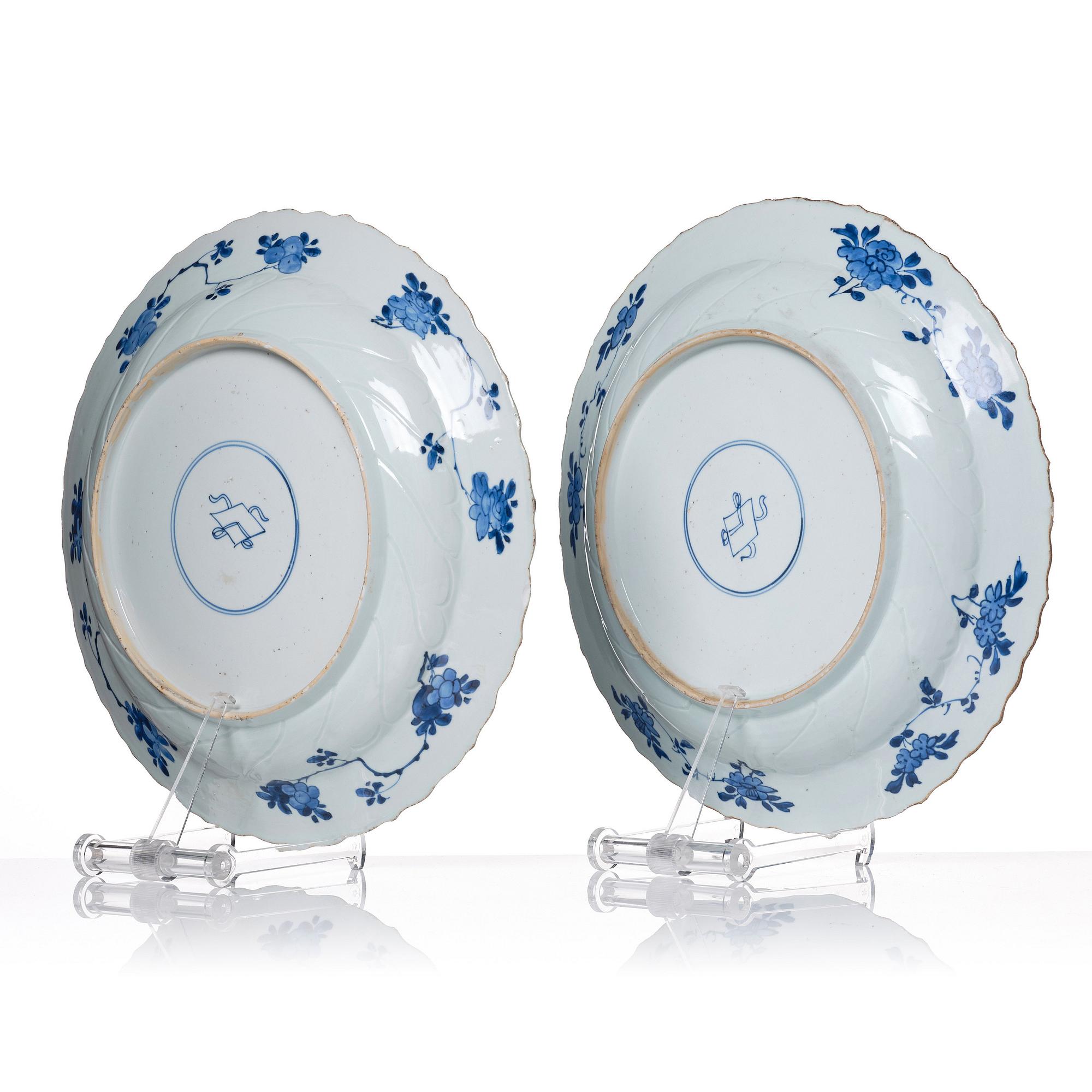 Fat, ett par, porslin. Kina, Qingdynastin, Kangxi (1662-1722).