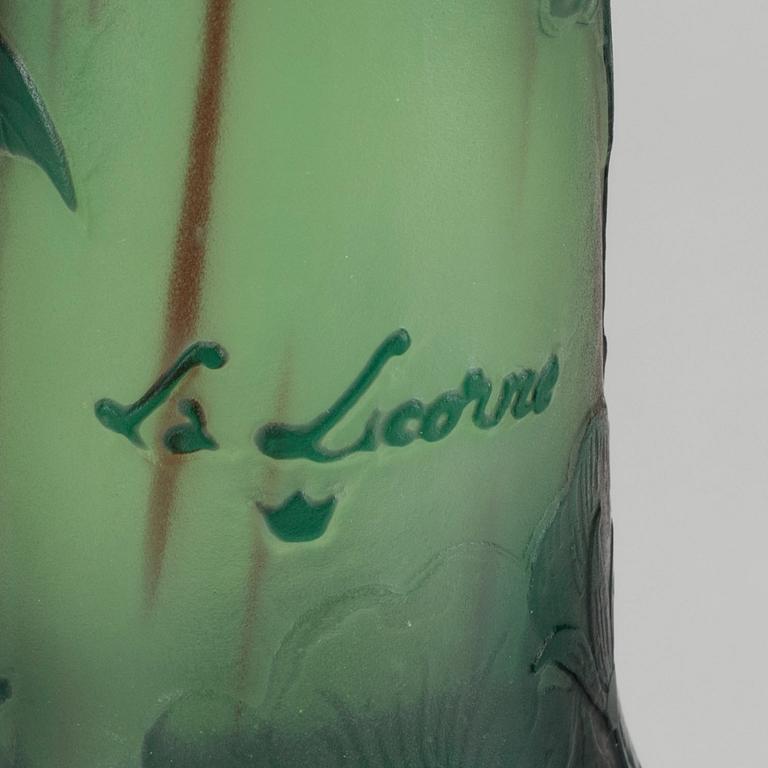 LA LICORNE, a cameo signed glass vase.