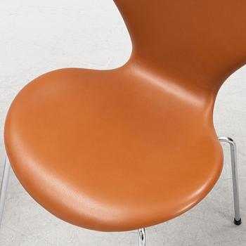 Arne Jacobsen, stolar, 4 st, "Sjuan", Fritz Hansen, Danmark, 2000-tal.