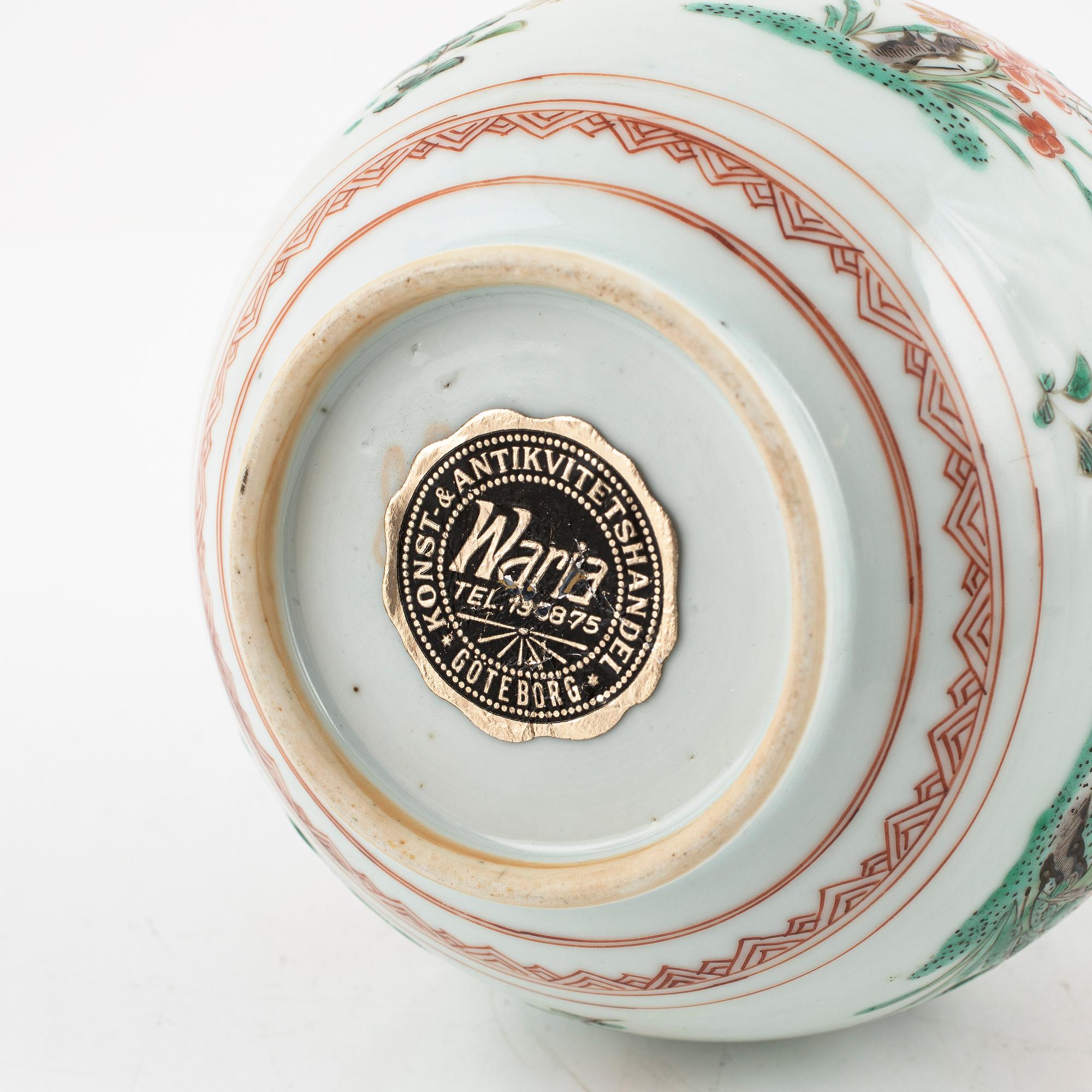 Vas, porslin. Qingdynastin, Kangxi (1662-1722
).