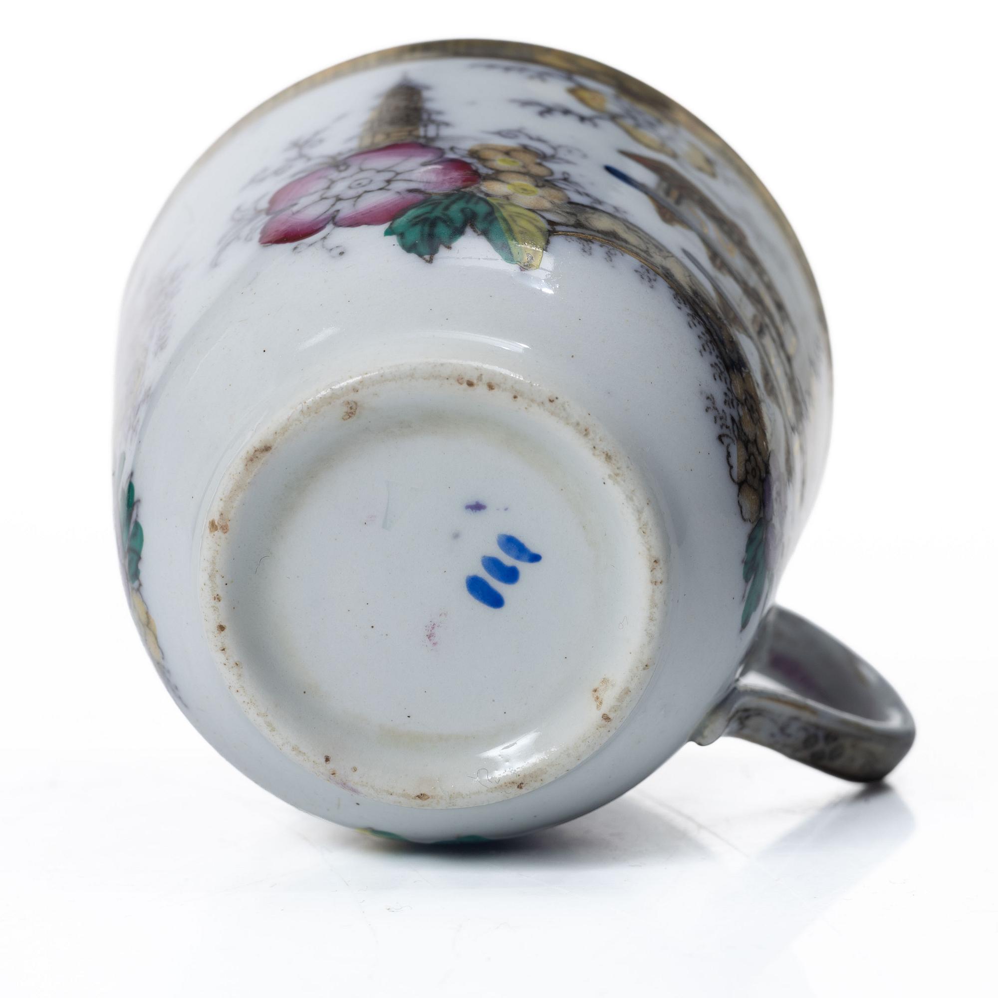 A Swedish "Japan" creamware dinner service, Rörstrand, 1866-1925. (c. 80 pieces).