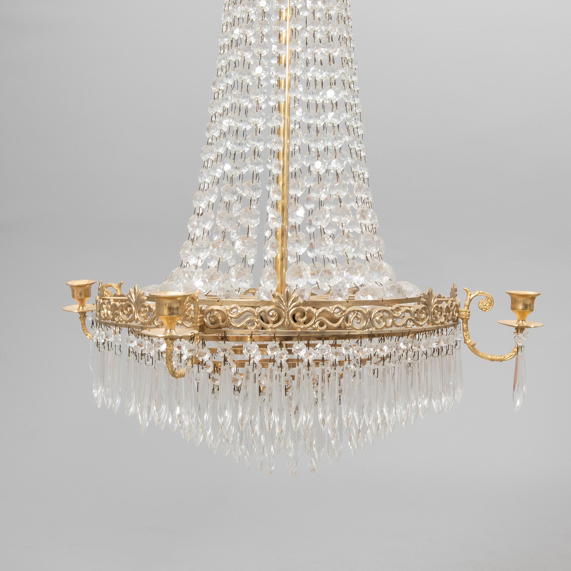 Ljuskrona, gustaviansk stil 1900-talets andra hälft.