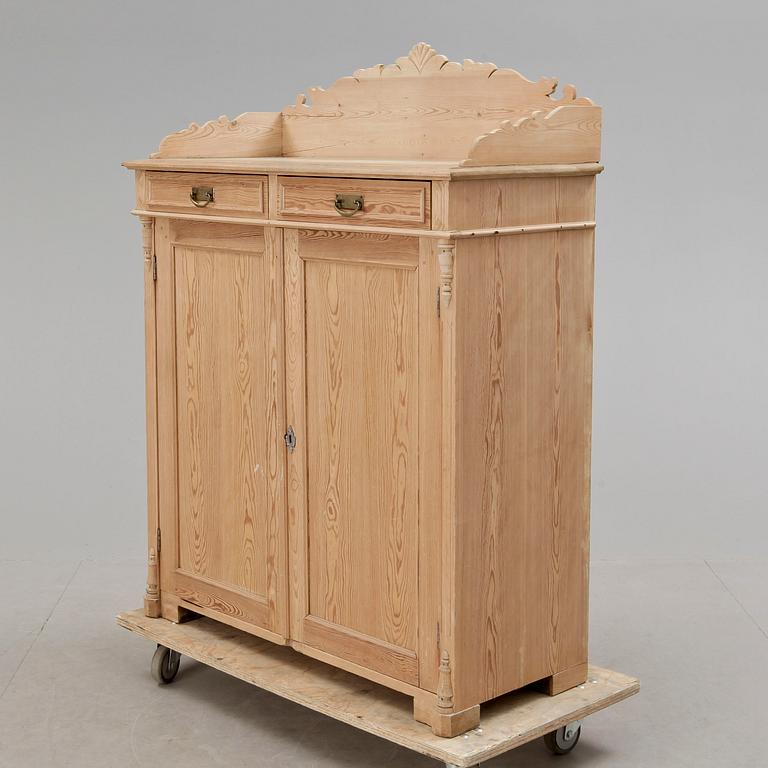 SKÄNK. Nyrenässans, 1800-talets slut.