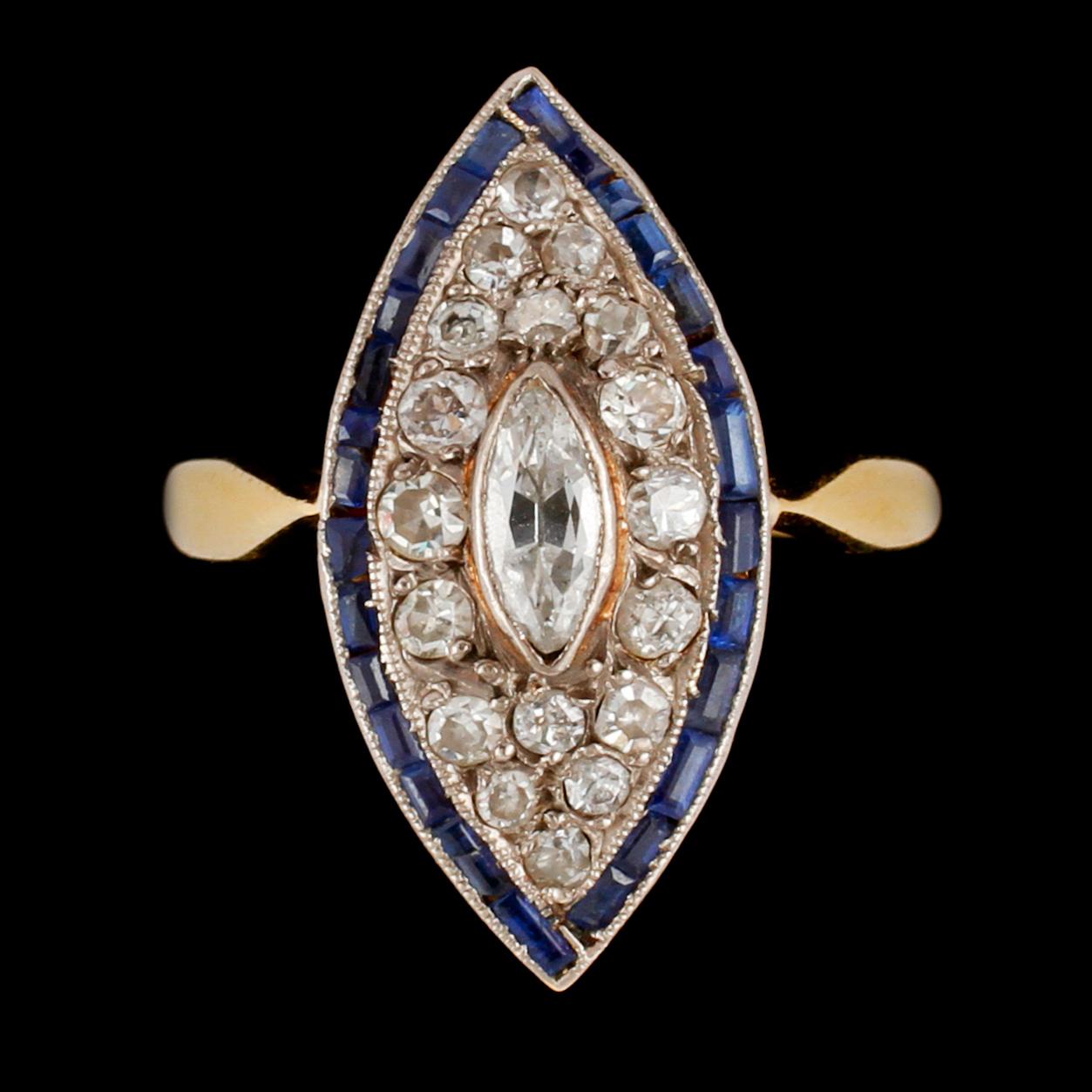 RING, 18k guld med marquiseslipad diamant ca 0.30 ct, 18 små diamanter tot ca 0.40 ct samt blå safirer. Vikt 4 g.