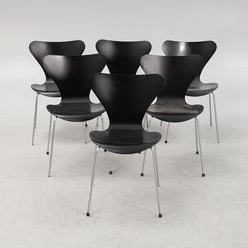 Arne Jacobsen, stolar sex st. "Sjuan", Fritz Hansen, Danmark, daterade 2003.
