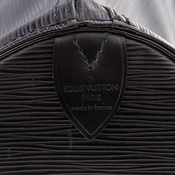 LOUIS VUITTON A BLACK EPI LEATHER KEEPALL 50 TRAVEL BAG.