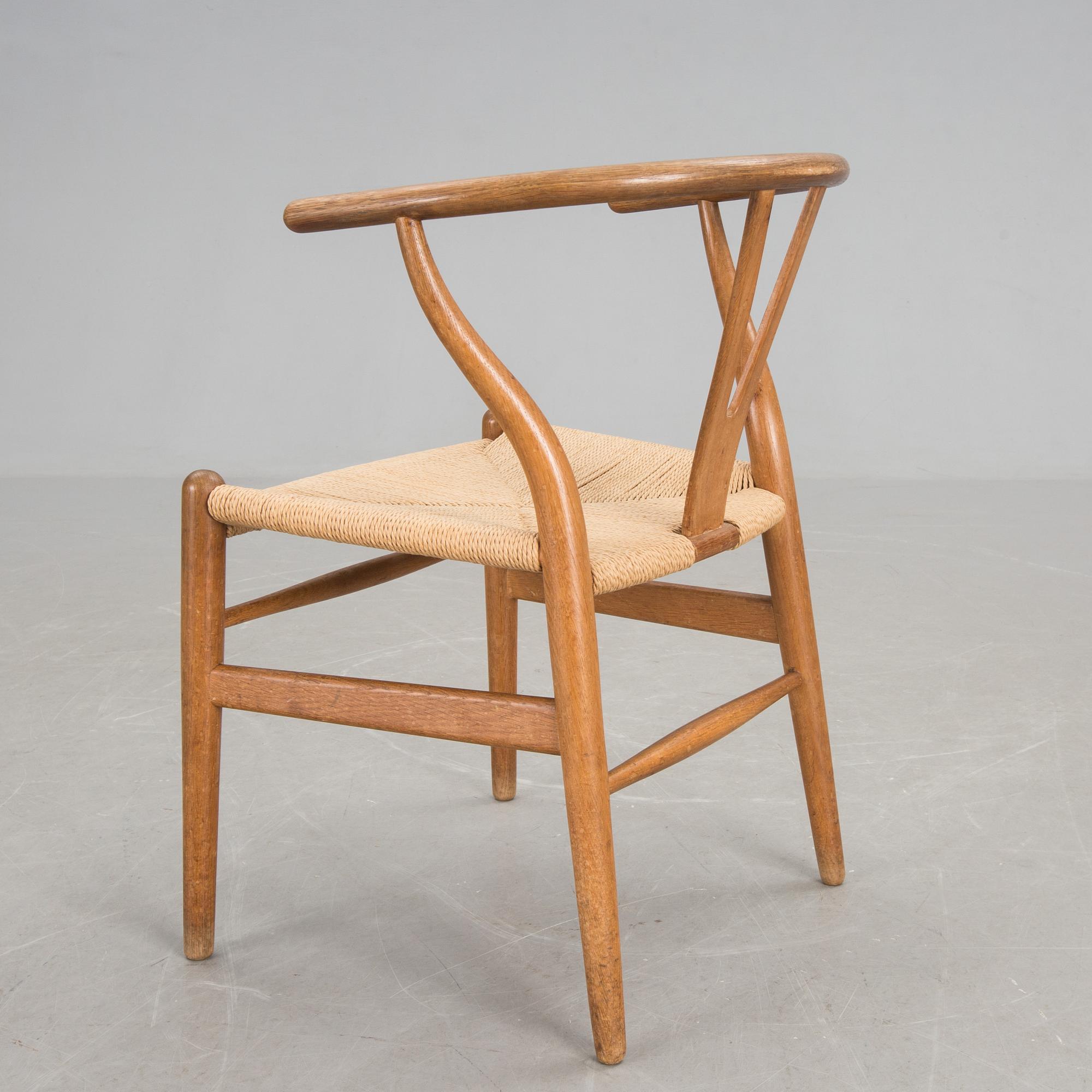 KARMSTOL, "Y-stolen", Hans J Wegner, MADE IN DENMARK BY CARL HANSEN & SON ODENSE DENMARK, 1960-tal.