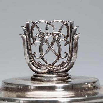 BÄGARE med LOCK, sterlingsilver, Atelier Borgila, Stockholm, 1938. Vikt ca 415 g.