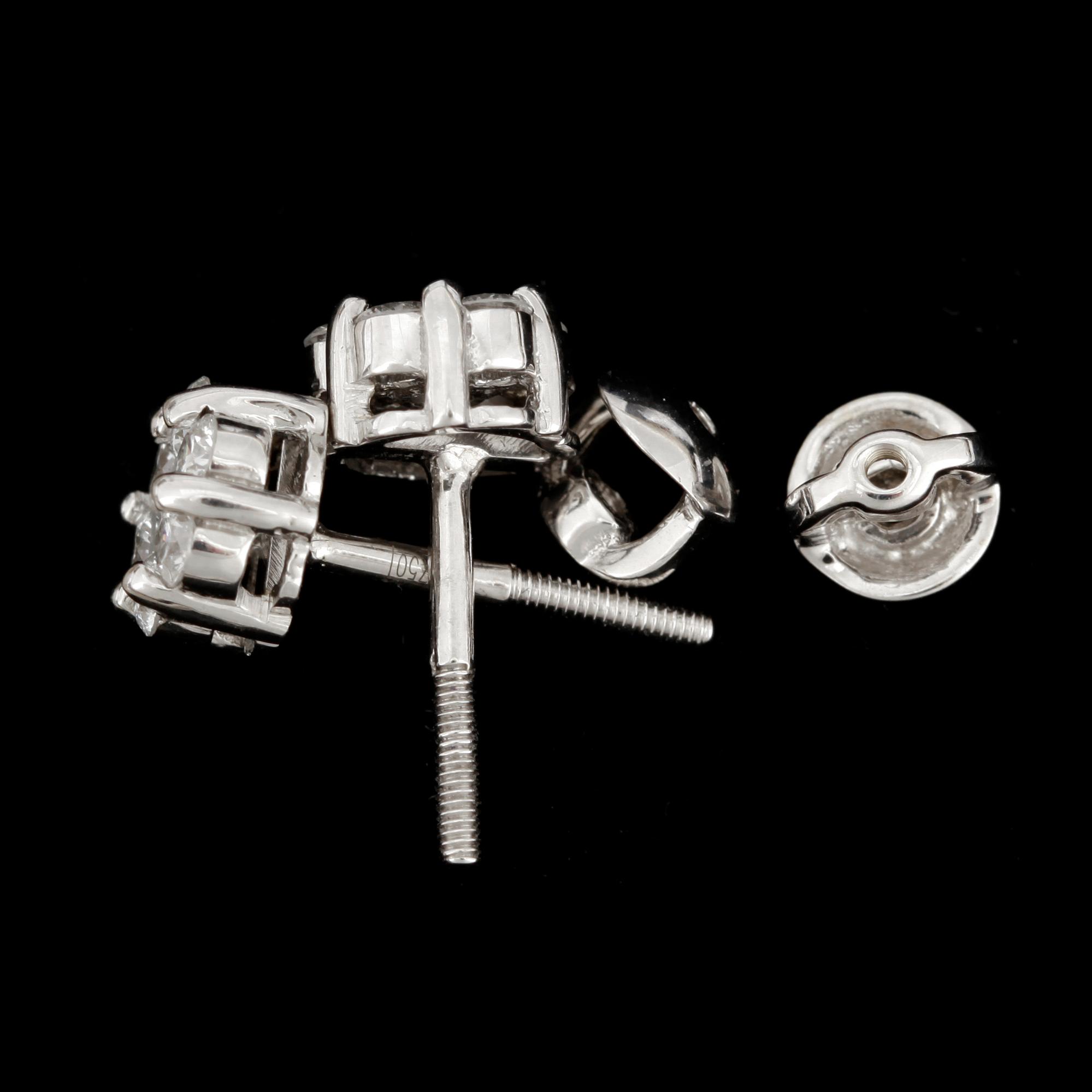 ÖRHÄNGEN, ett par, vitguld 18k, diamanter, totalt ca 0.64 ct. Vikt tot ca 1,5 gram.