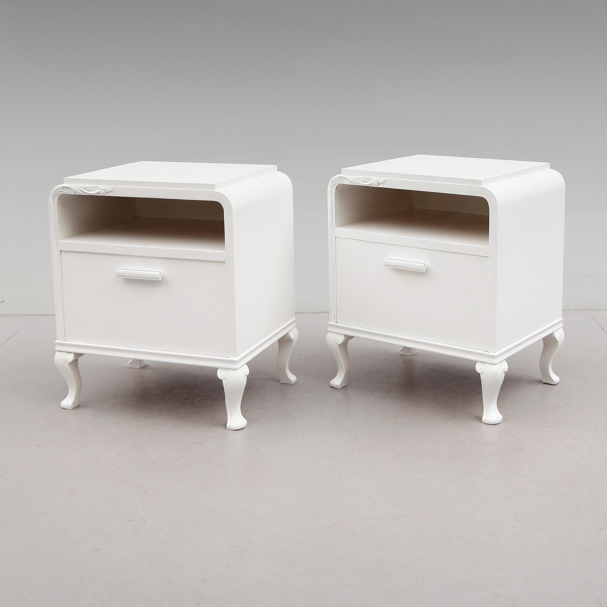 SÄNGBORD, 1 par, 1930-/40-tal.