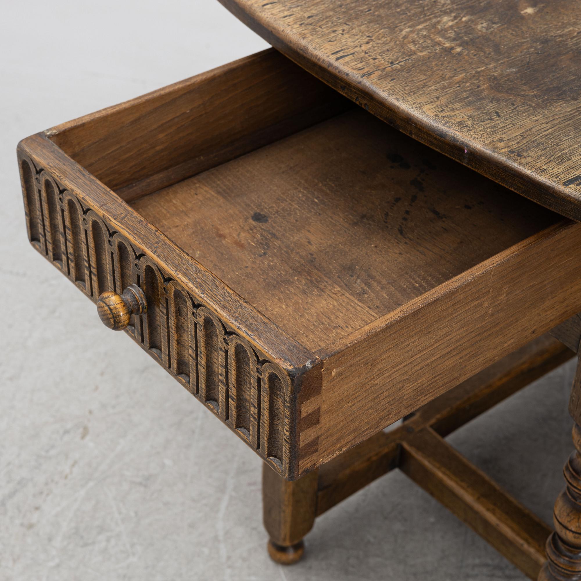 Drop-leaf table, 19th century.