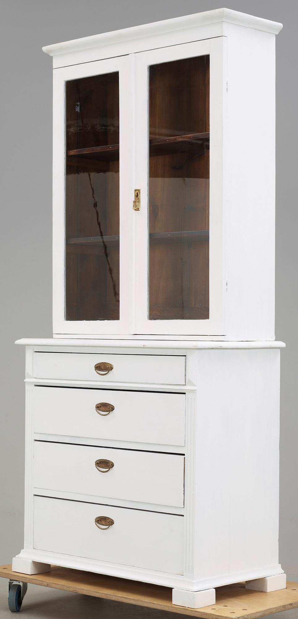 VITRINSKÅP, 1800/1900-tal.