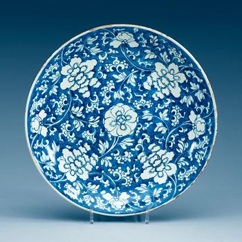 1891. A blue and white dish, Qing Dynasty, Kangxi (1622-1722).