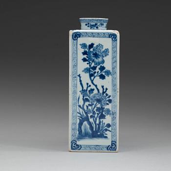FLASKA, porslin. Qing dynastin, Kangxi (1662-1722).