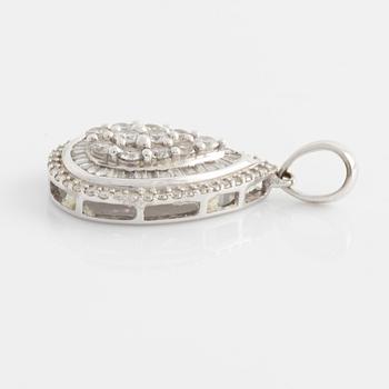 Hänge, droppformad, vitguld med baguette- och briljantslipade diamanter.