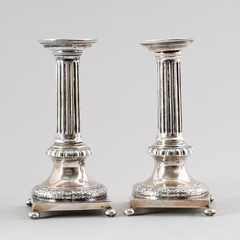 LJUSSTAKAR, 1 par, silver, CG Hallberg, Stockholm 1911/1912. Vikt ca 445 gram.