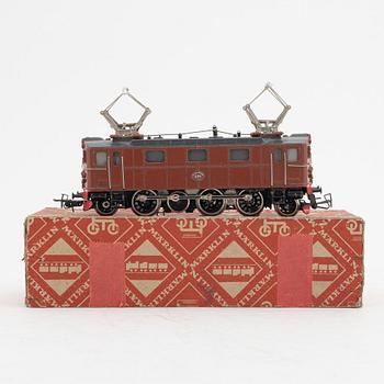 Märklin, electrical locomotive model 3018, gauge H0, in box.