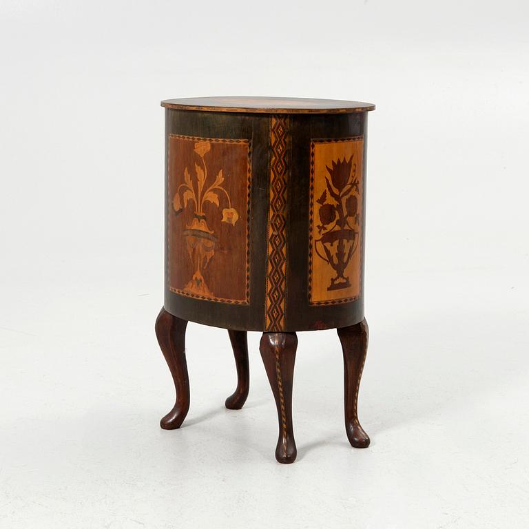 Cabinet, early 20th century.