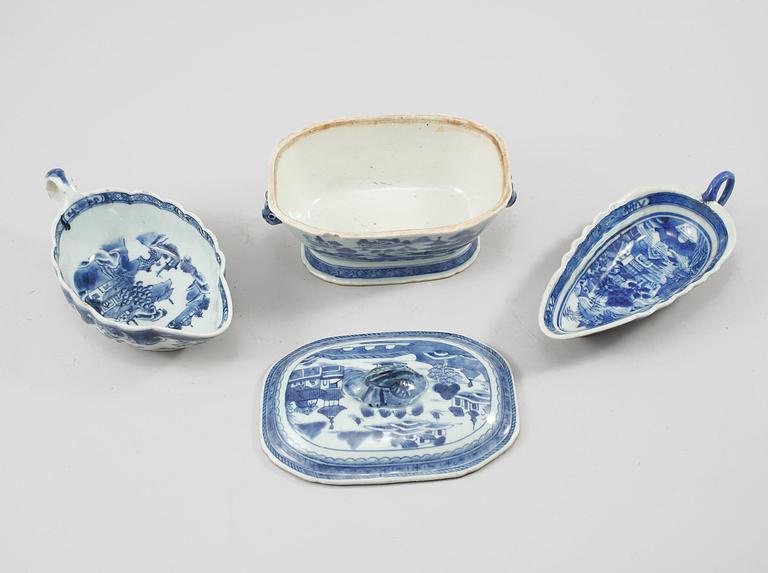 SÅSSNIPOR, 2 st, samt SMÖRTERRIN, porslin, Kina, 1700-tal samt 1800-tal.