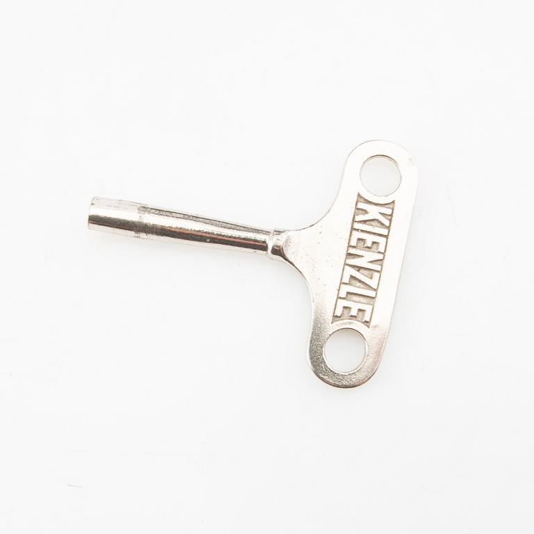 Table garniture 3 dlr early 20th century.