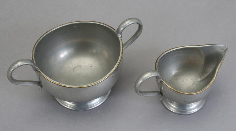 MJÖLKKANNA samt SOCKERSKÅL, två delar, tenn, Svenskt Tenn, 1900-talets första hälft / mitt.