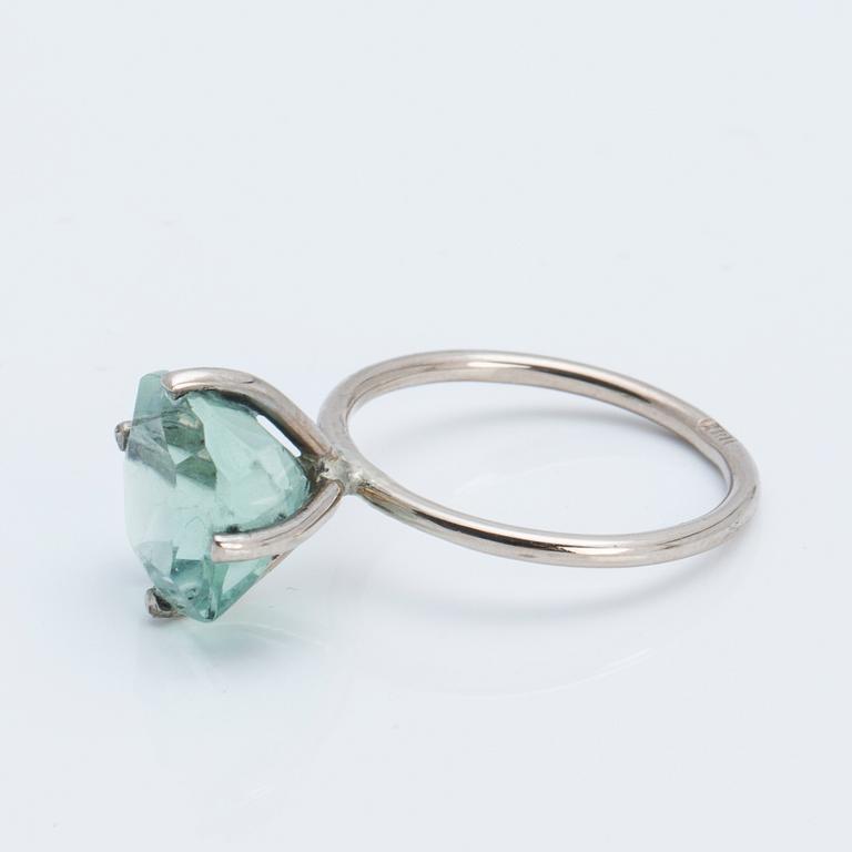 A faceted fluorit ring.