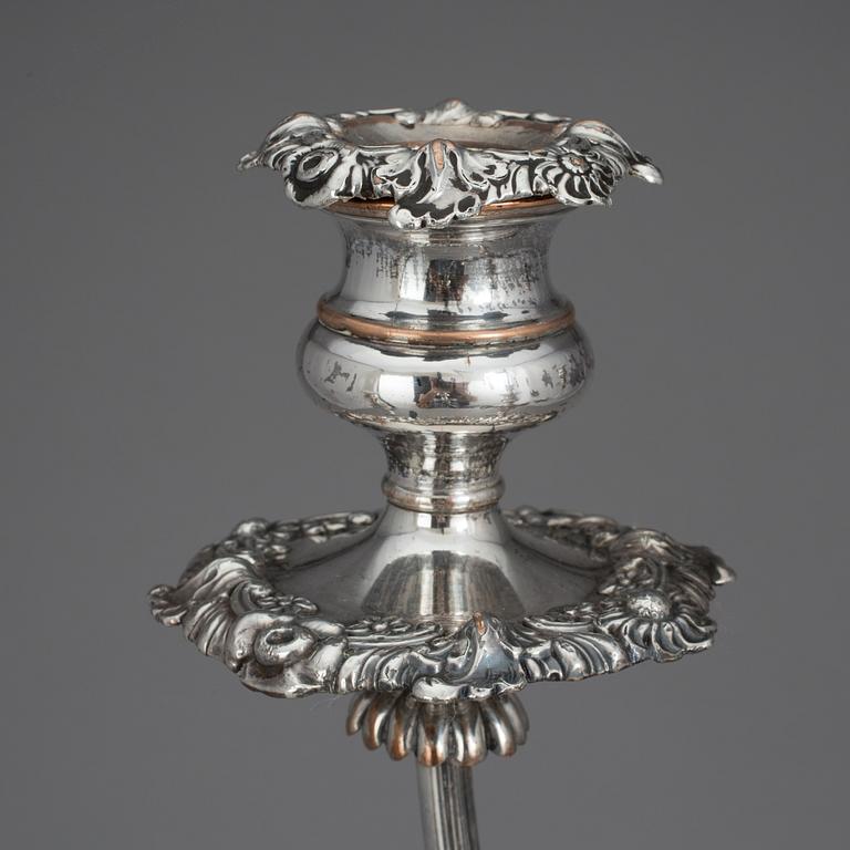 KANDELABRAR, 2 st, pläter, England, 1800-talets första kvartal.